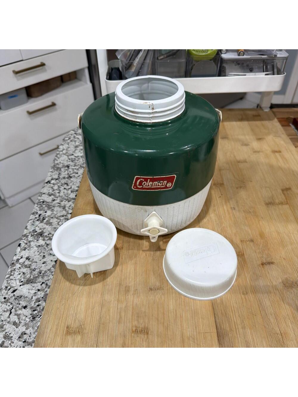 VTG 1976 Coleman Water Jug Cooler Drink Dispenser Green/White 1 Gallon w/cup